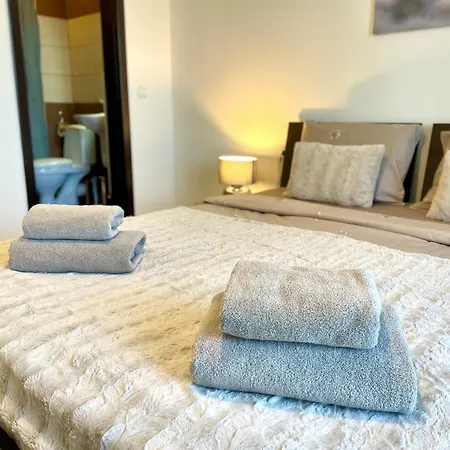 Mountain Escape In Life By Si 班斯科